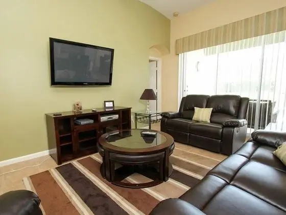 Spacious 4 Bed Pool Home Near Disney In Gated Resort