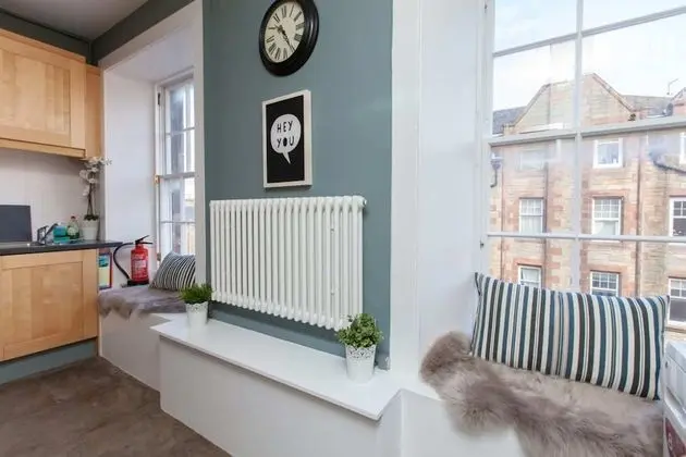 Spacious 4 Bedroom Apartment near Meadows