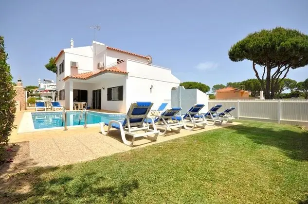 Spacious 4 Bedroom Villa Located in its own Grounds, With Private Pool and Bbq - Havuz