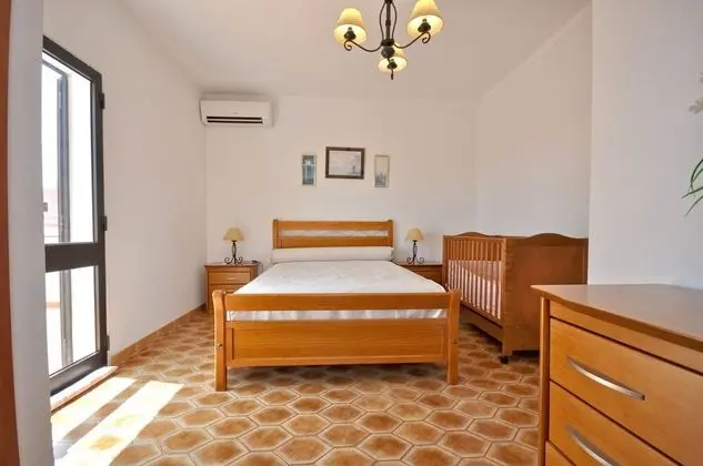 Spacious 4 Bedroom Villa Located in its own Grounds, With Private Pool and Bbq - Oda