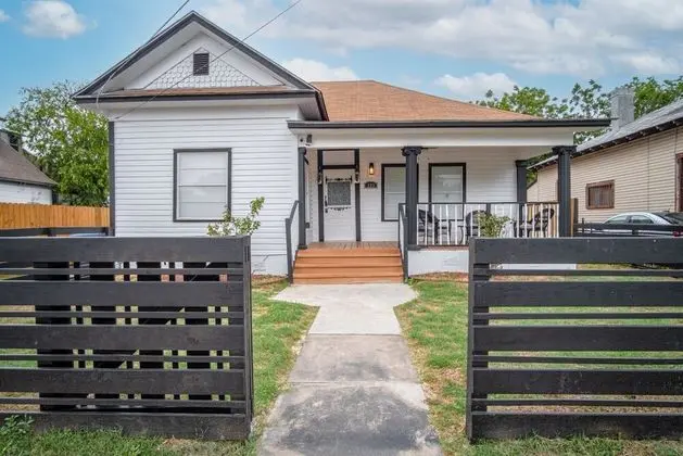Spacious 4 BR Home Near River Walk 6 Mins Drive