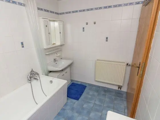 Spacious 4 Person Holiday Home near Chiemsee - Banyo Tipleri