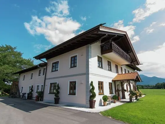 Spacious 4 Person Holiday Home near Chiemsee - Öne Çıkan Resim