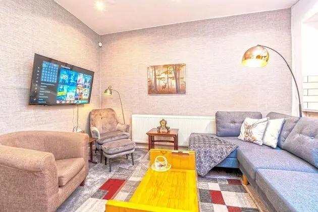 Spacious 5 Bed House, Perfect for Groups, Great Location - Bar