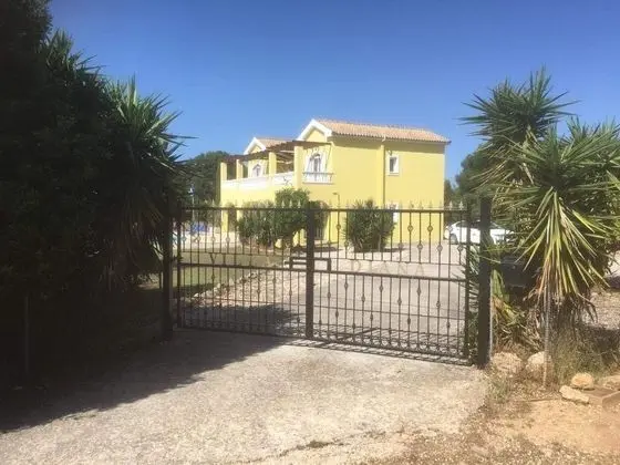 Spacious 5 Bed Villa With Pool in Kefalonia - Dış Mekan