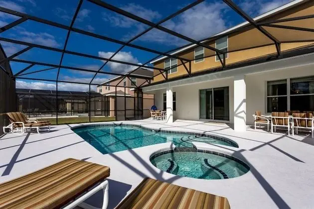 Spacious 5 bed Property With Private South Facing Pool, Situated in the Quiet, Gated Community of Watersong and Surrounded by Beautiful Conservation Land - 291 - Oda