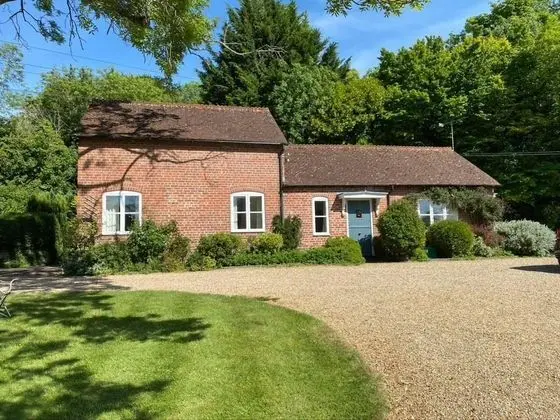 Spacious 5-bed Stable Conversion in Wiltshire