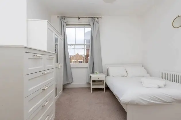 Spacious 5 Bedroom Home in Camden