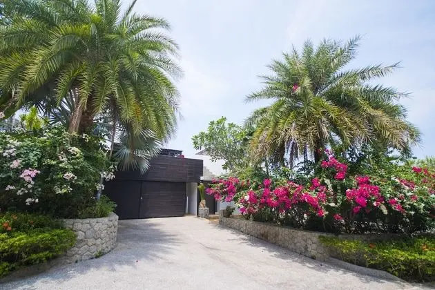Spacious 5-Bedroom Surin Beach Villa - Dış Mekan
