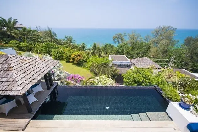 Spacious 5-Bedroom Surin Beach Villa - Havuz