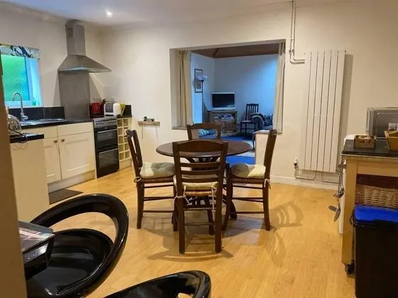 Spacious Annex 2 Miles From Coast