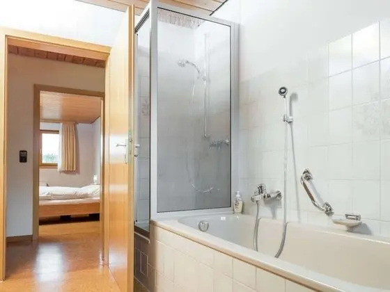 Spacious Apartment in the Black Forest in a Quiet Residential Area With Private Balcony - Banyo Tipleri