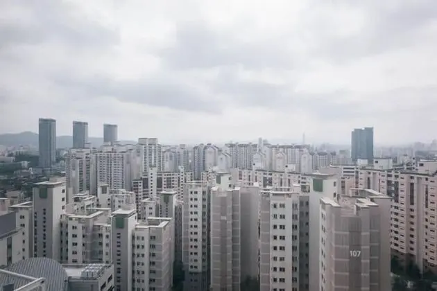 Spacious Apartment in Central Seoul