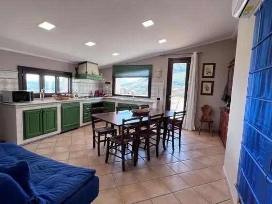 Spacious Apartment With Communal Pool Near the Sea - Yerinde Yemek