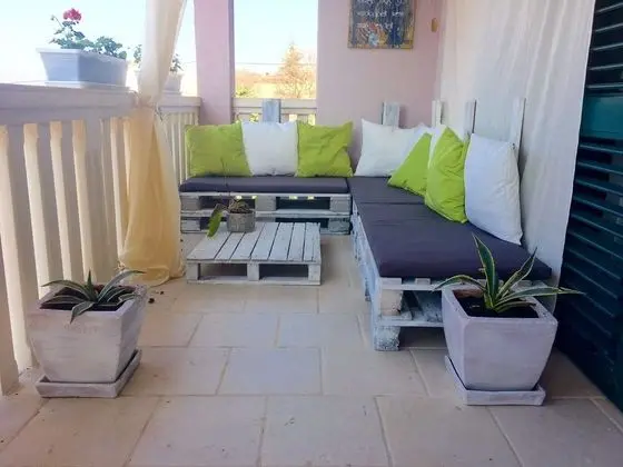 Spacious Apartment in Dalmatia near Forest