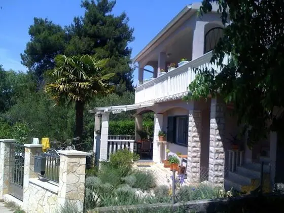 Spacious Apartment in Dalmatia near Forest