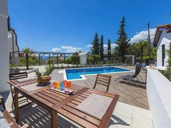 Spacious Apartment in Dramalj With Pool