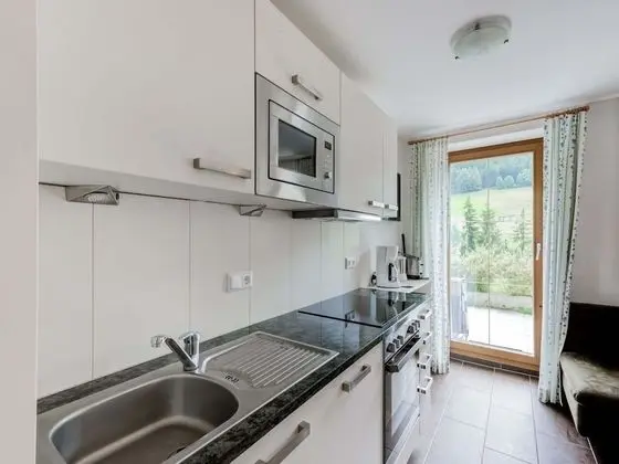 Spacious Apartment in Fendels Amidst Mountains - Mutfak