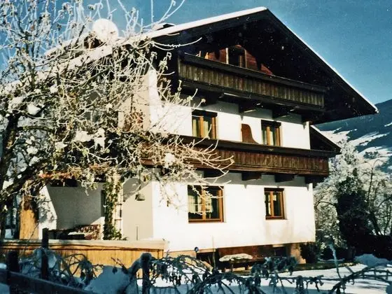 Spacious Apartment in Fügen near Ski Area - Dış Mekan
