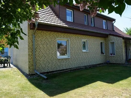 Spacious Apartment With Garden in Wieck auf dem Darb - Dış Mekan
