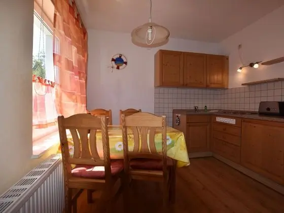 Spacious Apartment With Garden in Wieck auf dem Darb - Mutfak