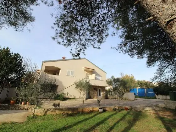 Spacious Apartment With Garden in Zadar - Dış Mekan