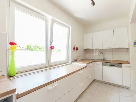 Spacious Apartment With Garden in Zadar - Mutfak