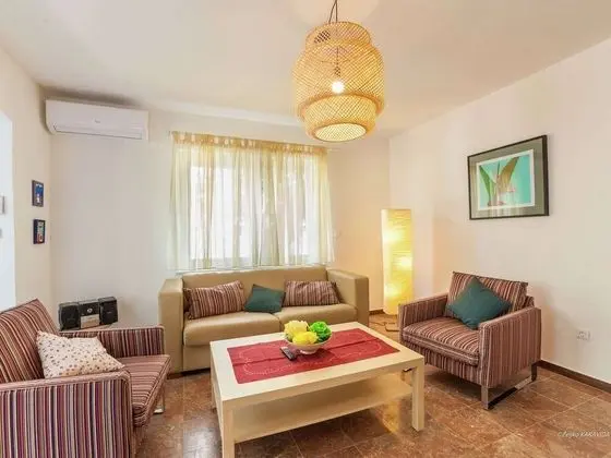 Spacious Apartment With Garden in Zadar - Oda Düzeni