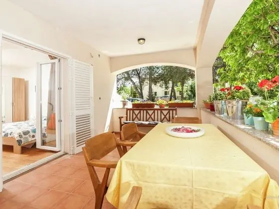 Spacious Apartment With Garden in Zadar - Yerinde Yemek