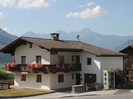 Spacious Apartment in Hart im Zillertal With Balcony - Dış Mekan