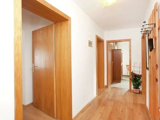 Spacious Apartment in Hart im Zillertal With Balcony - İç Mekan