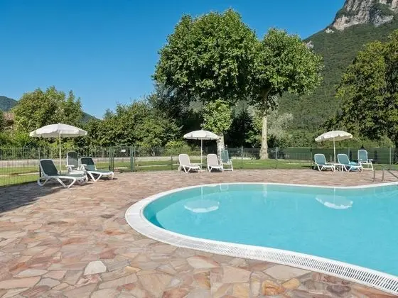 Spacious Apartment in Idro With Shared Pool - Havuz