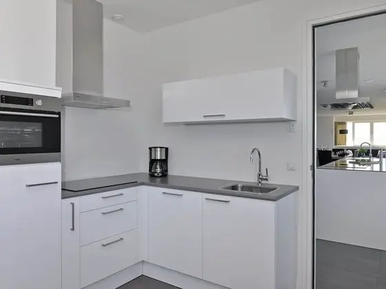 Spacious Apartment in Kamperland by the Sea - Mutfak