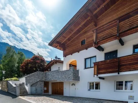 Spacious Apartment in Kitzbuhel near Ski Lift - Dış Mekan