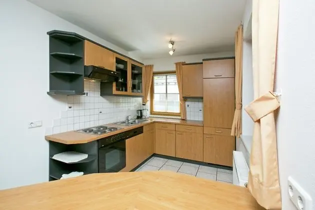 Spacious Apartment in Langenfeld With Terrace - Mutfak