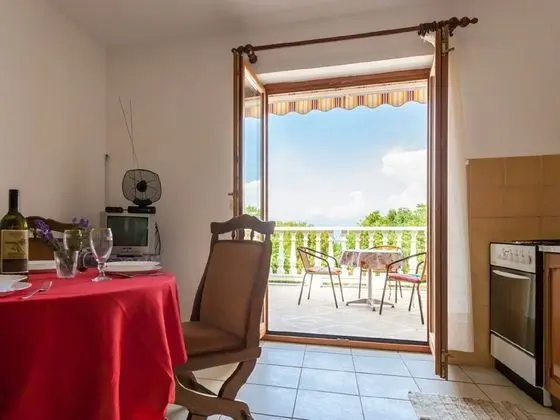 Spacious Apartment in Malinska With Terrace - Yerinde Yemek