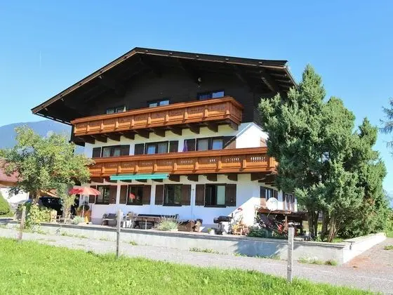 Spacious Apartment near Ski Trail in Maishofen - Dış Mekan