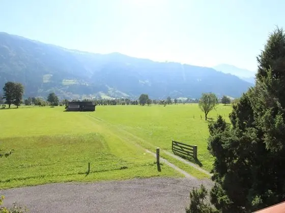 Spacious Apartment near Ski Trail in Maishofen - Genel