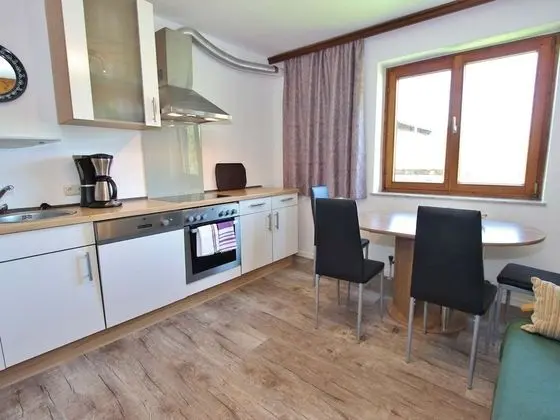 Spacious Apartment near Ski Trail in Maishofen - Mutfak