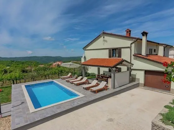 Spacious Apartment in Pazin With Pool