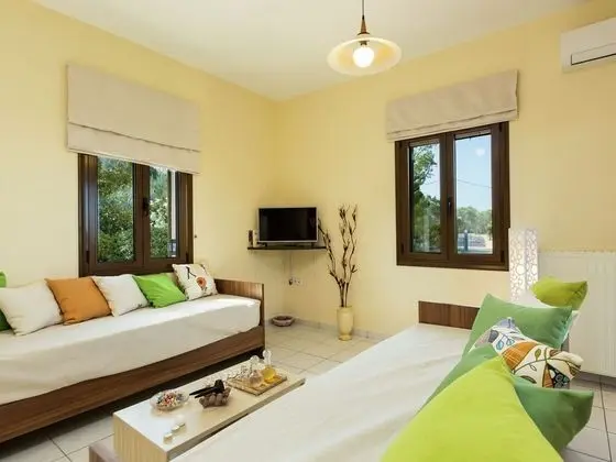 Spacious Apartment in Prines near Sea - Oda Düzeni