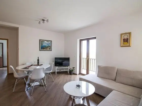 Spacious Apartment, Private Terrace in the Countryside, Wi-fi and Parking - Oda Düzeni