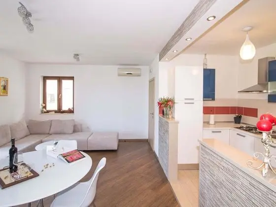 Spacious Apartment, Private Terrace in the Countryside, Wi-fi and Parking - Yerinde Yemek