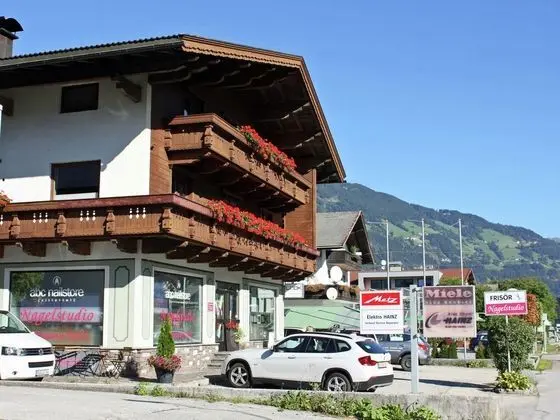Spacious Apartment in Ramsau im Zillertal near Ski Area - Dış Mekan