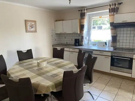Spacious Apartment in Rodershausen With Barbecue - Yerinde Yemek