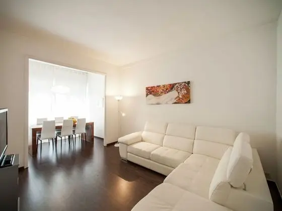 Spacious Apartment in Rome near Sea