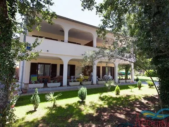 Spacious Apartment With Terrace & Garden Grill - Dış Mekan