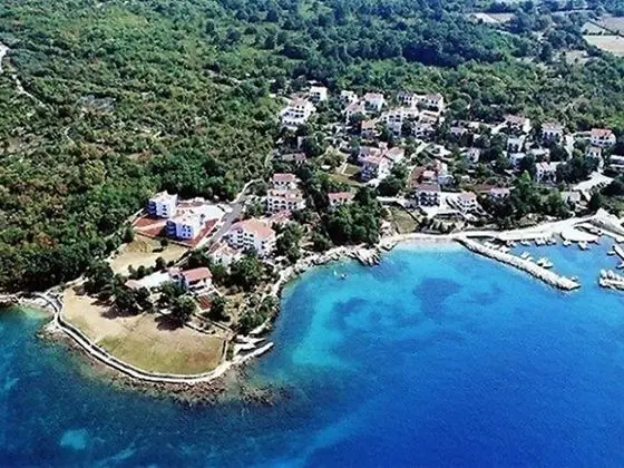 Spacious Apartment With Terrace & Garden Grill - Havuz