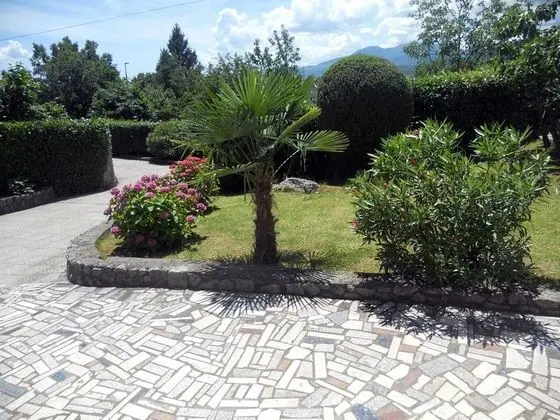 Spacious Apartment With Terrace & Outdoor Kitchen Surrounded by a Garden - Dış Mekan