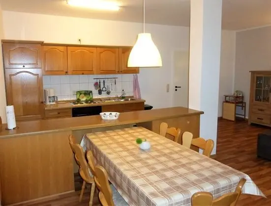 Spacious Apartment With Terrace in Wohlenberg - Yerinde Yemek